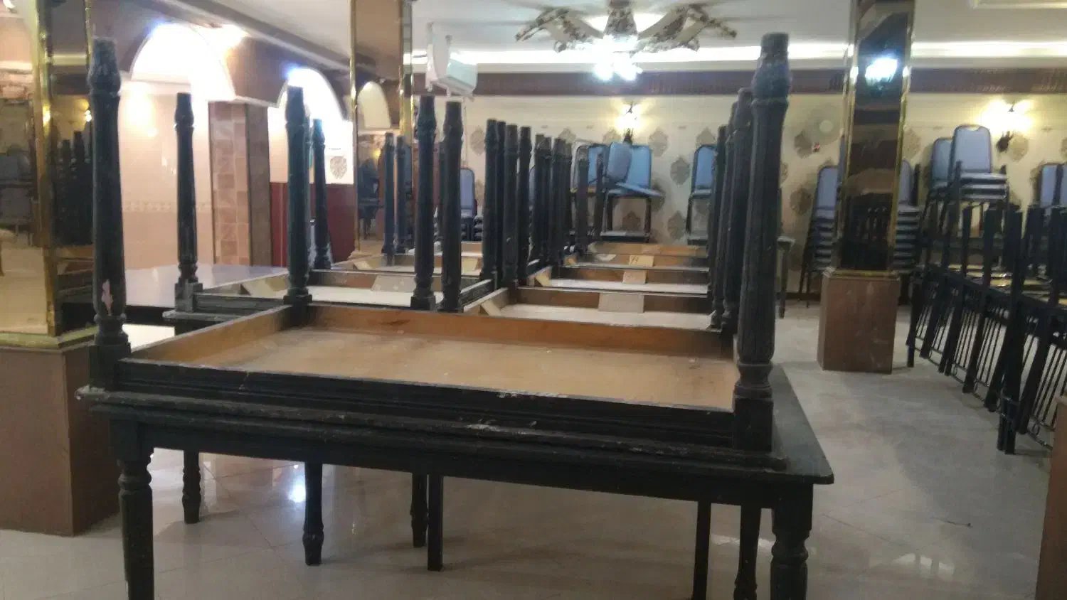 میز و صندلی رستوران همراه روکش|کافیشاپ و رستوران|مشهد, شهید فرامرز عباسی|دیوار