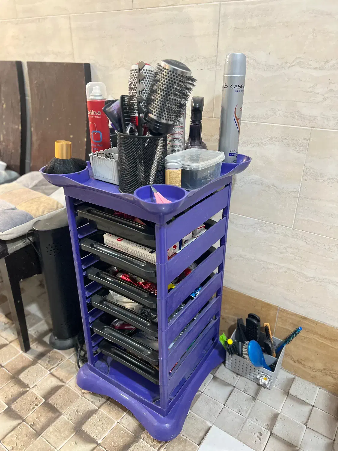 ترولی|آرایشگاه و سالن‌های زیبایی|اندیمشک, |دیوار