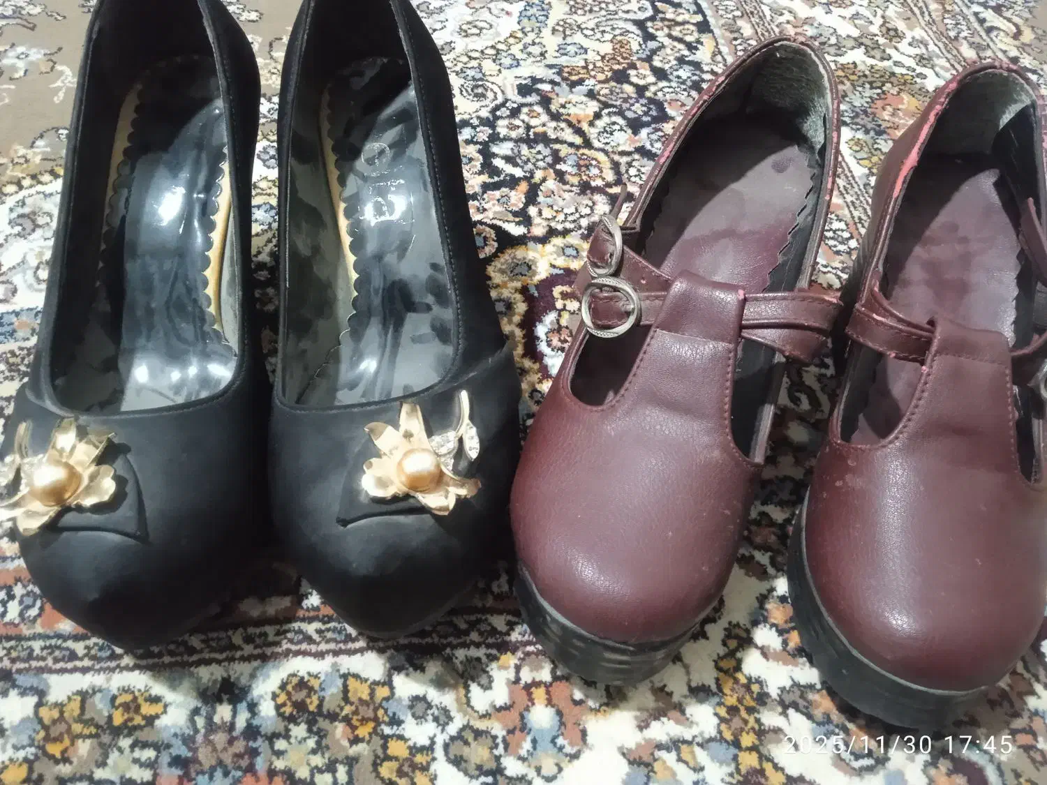 دوجفت کفش|کیف، کفش، کمربند|زهک, |دیوار