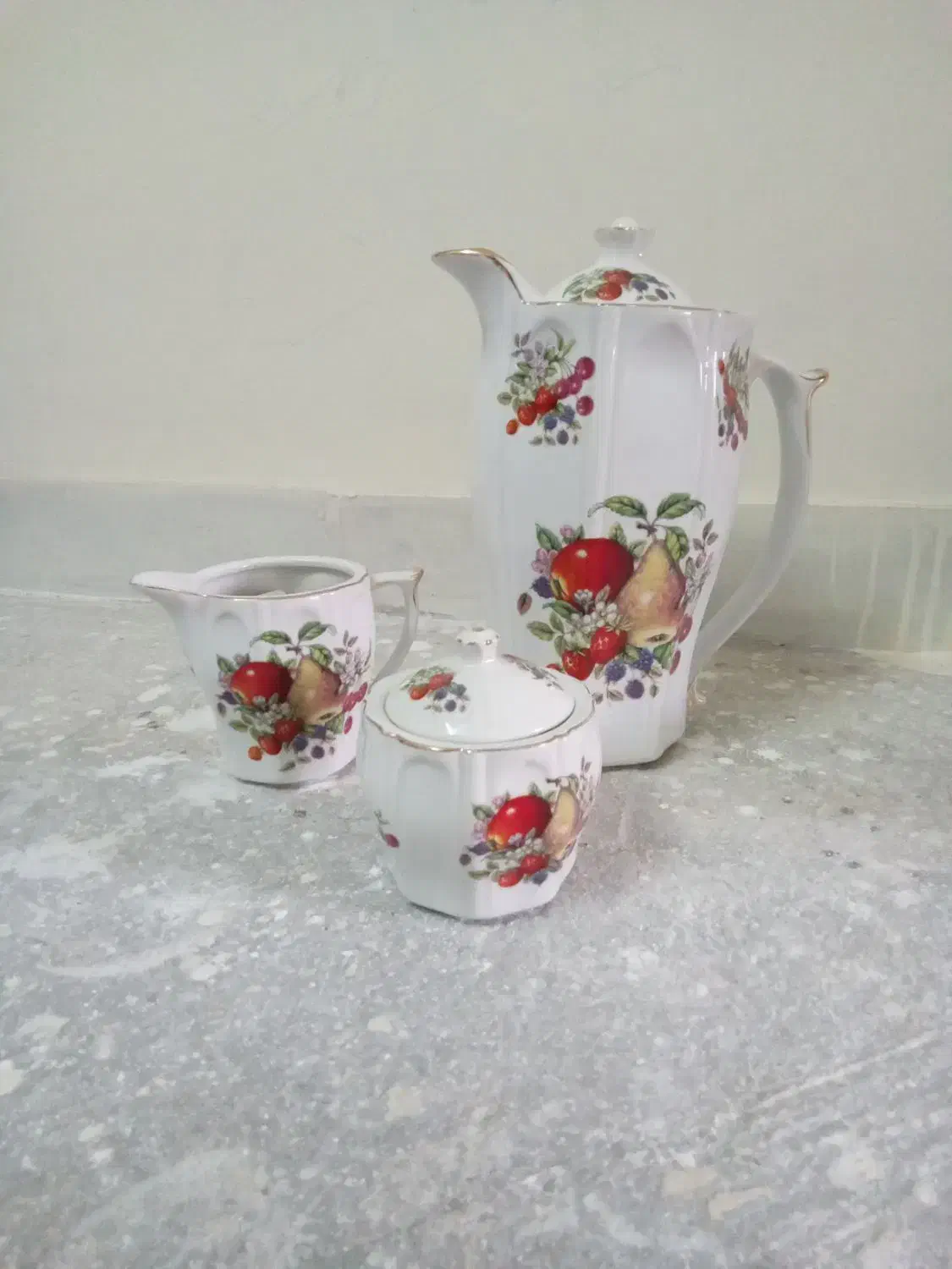 قوری بزرگ|ظروف سرو و پذیرایی|پاکدشت, پاکدشت (مامازند)|دیوار