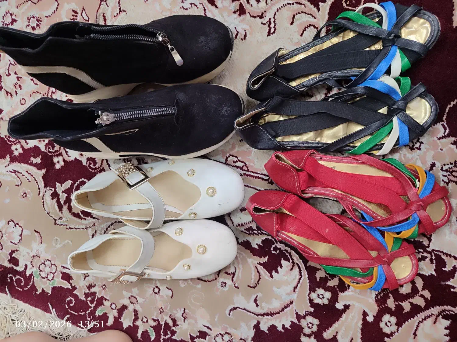 ۴جفت کفش|کفش و لباس بچه|خوی, |دیوار