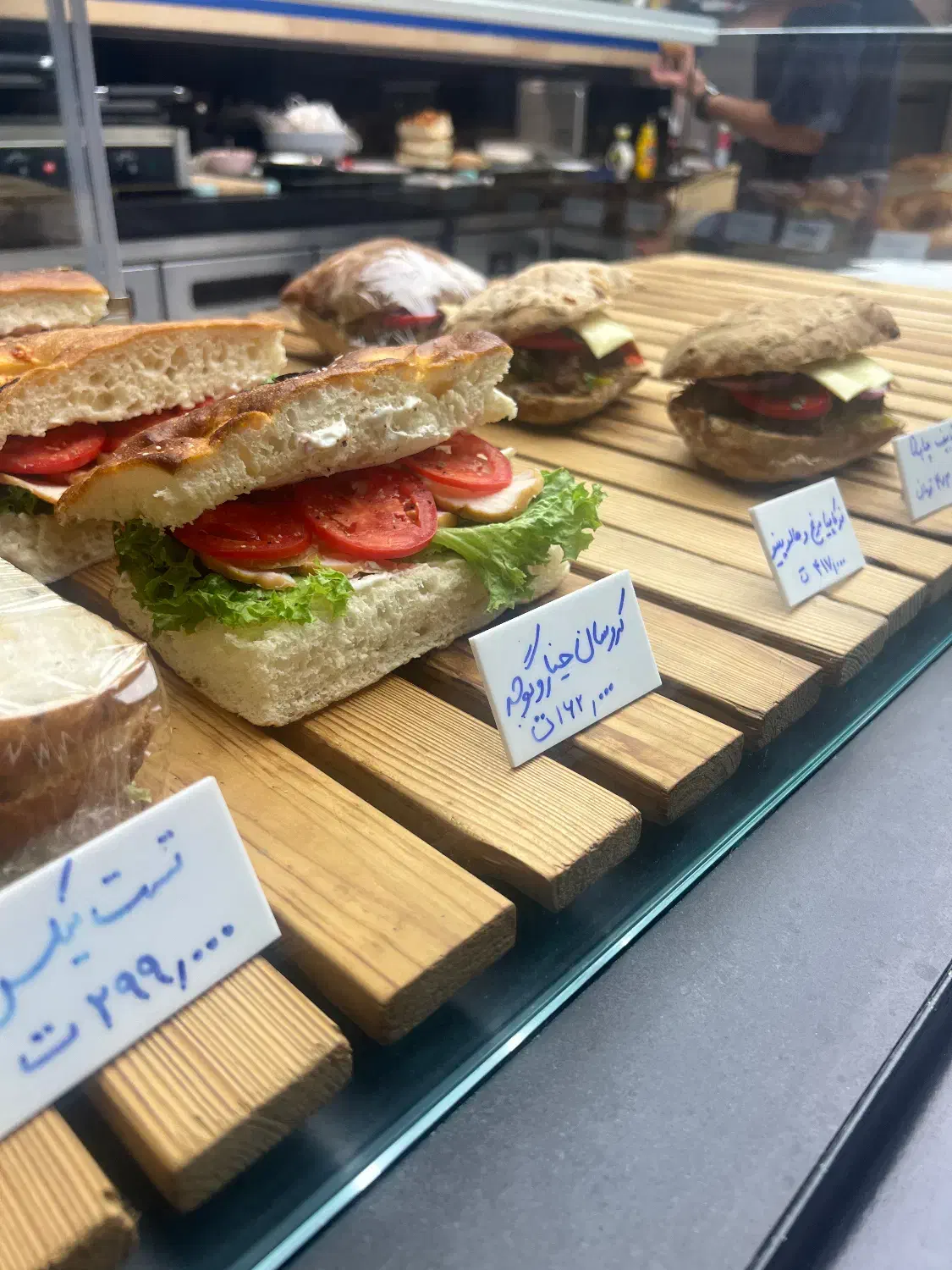 درخواست نیرو برای کافه تارت|استخدام خدمات فروشگاه و رستوران|بندرعباس, |دیوار