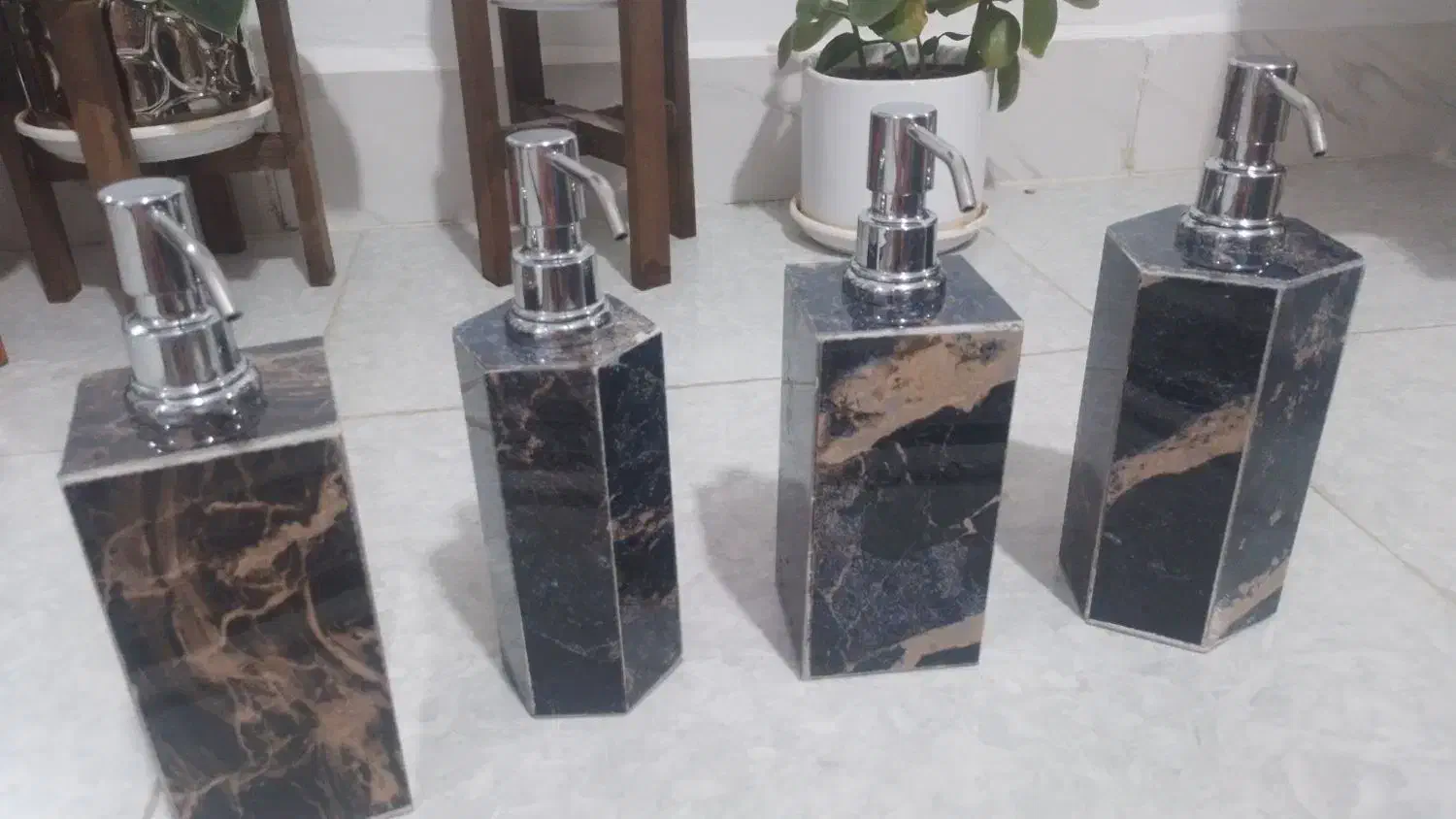 جا مایع دستشویی زیبایی را با ما تجربه کنید|لوازم سرویس بهداشتی|خرمآباد, |دیوار