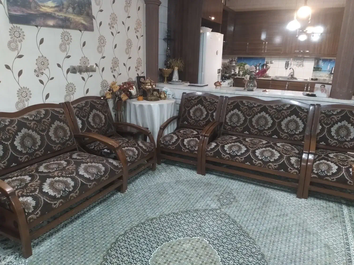 مبل ۷ نفره با چوب چنار محکم و نشیمن راحت|مبلمان خانگی و میز عسلی|شاهین‌شهر, حافظ جنوبی|دیوار