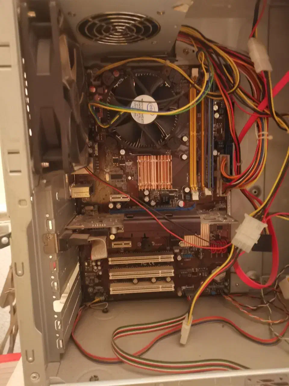 ۲عدد کیس کامپیوتر|رایانه رومیزی|تهران, گیشا|دیوار