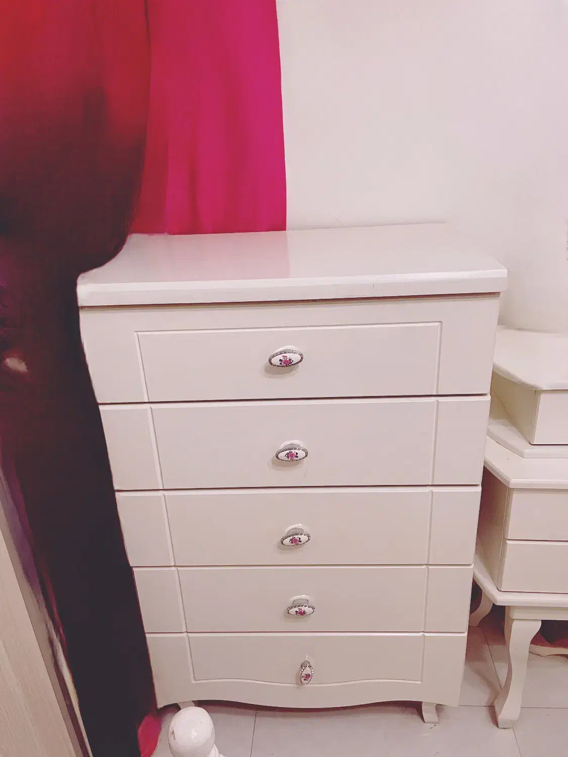 سرویس خواب در حد|تخت و سرویس خواب|قدس, شهر‌قدس|دیوار