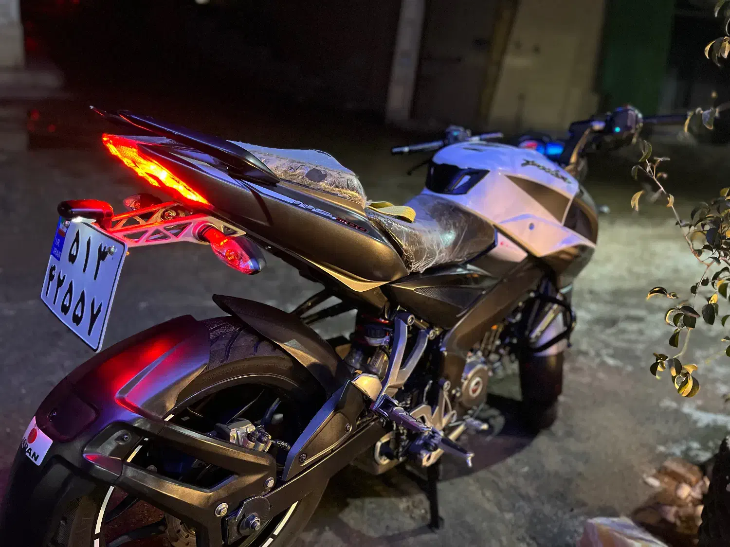 Ns 200|موتورسیکلت|دماوند, دماوند|دیوار