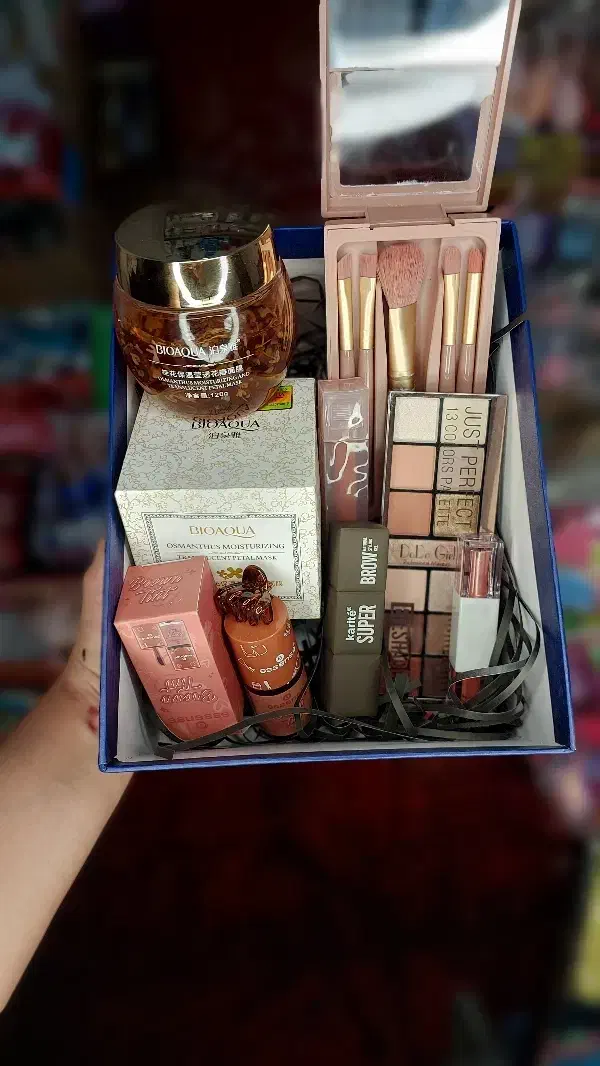 پک ارایشی روز زن و مادر امروز خوشحالش کن|آرایشی، بهداشتی، درمانی|کرمان, |دیوار