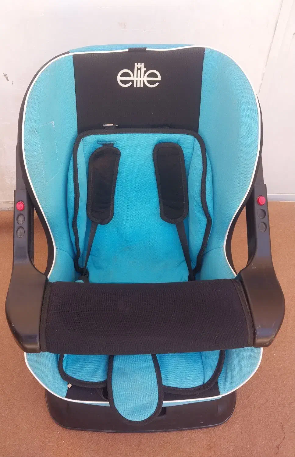 صندلی ماشین کودک|تخت و صندلی بچه|سمنان, |دیوار