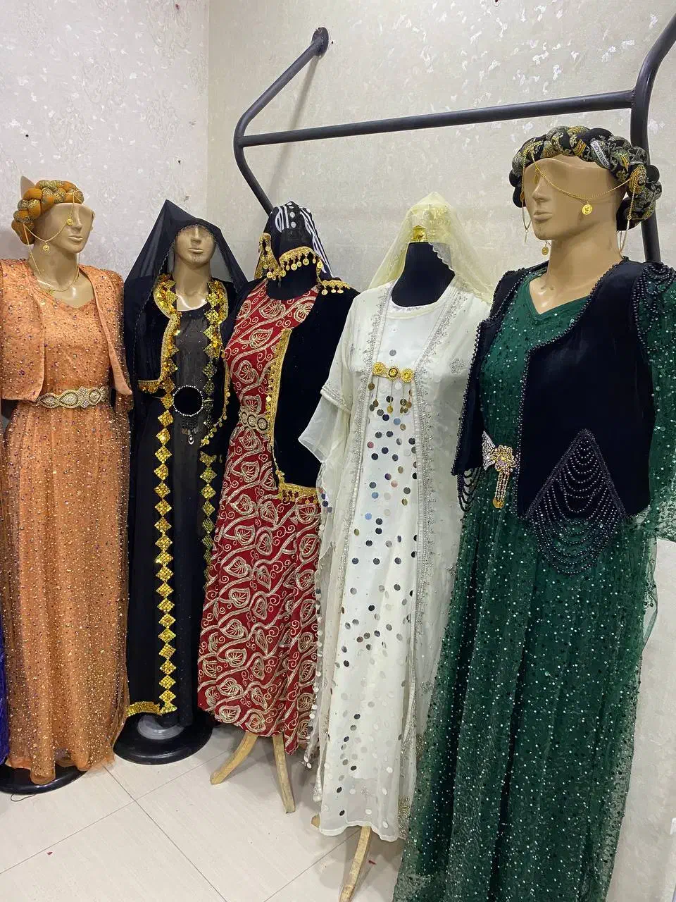 کردی اجاره ای|لباس|خرمآباد, |دیوار