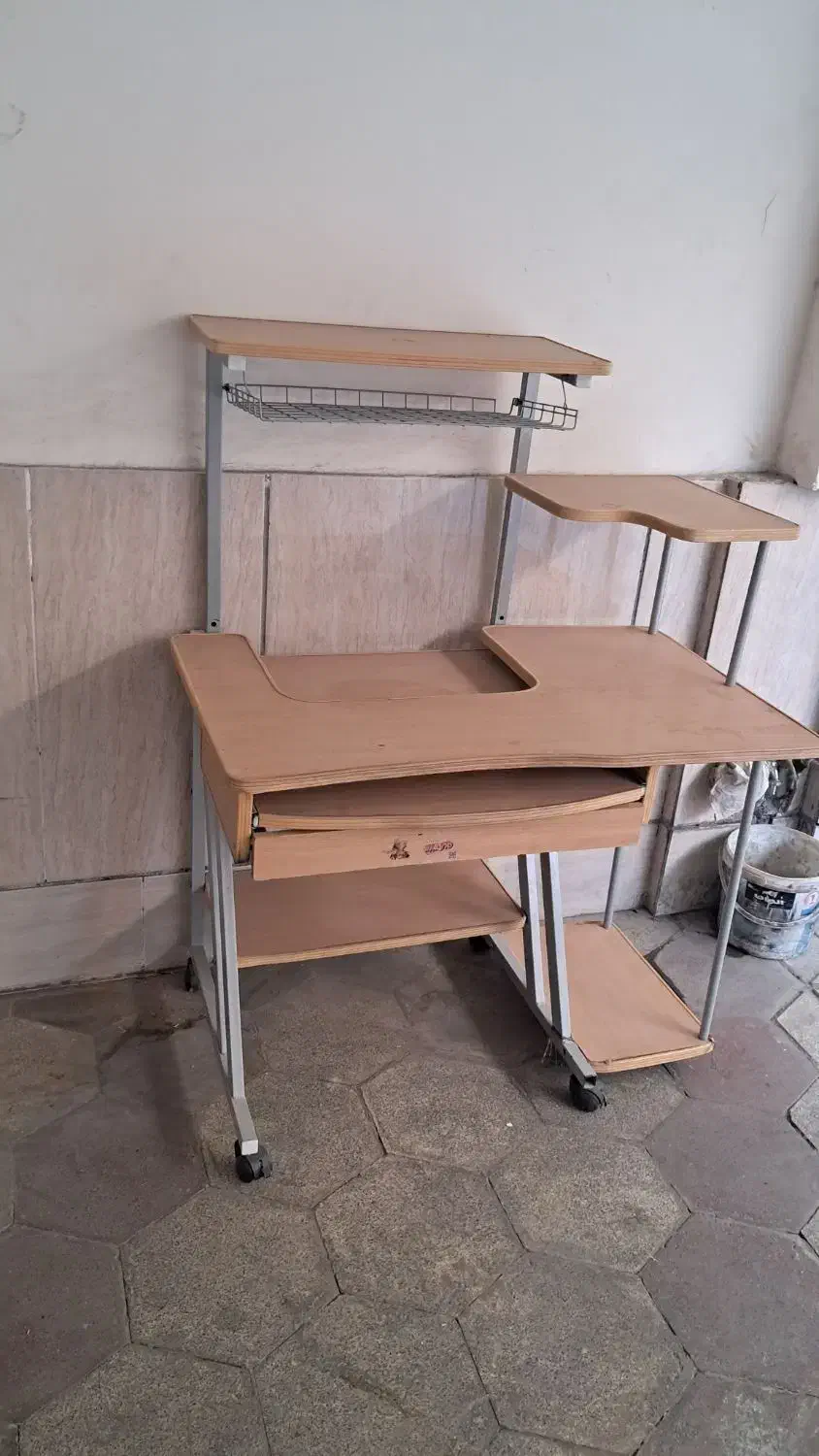 میز کامپیوتر|میز تحریر و کامپیوتر|مشهد, کارمندان دوم|دیوار