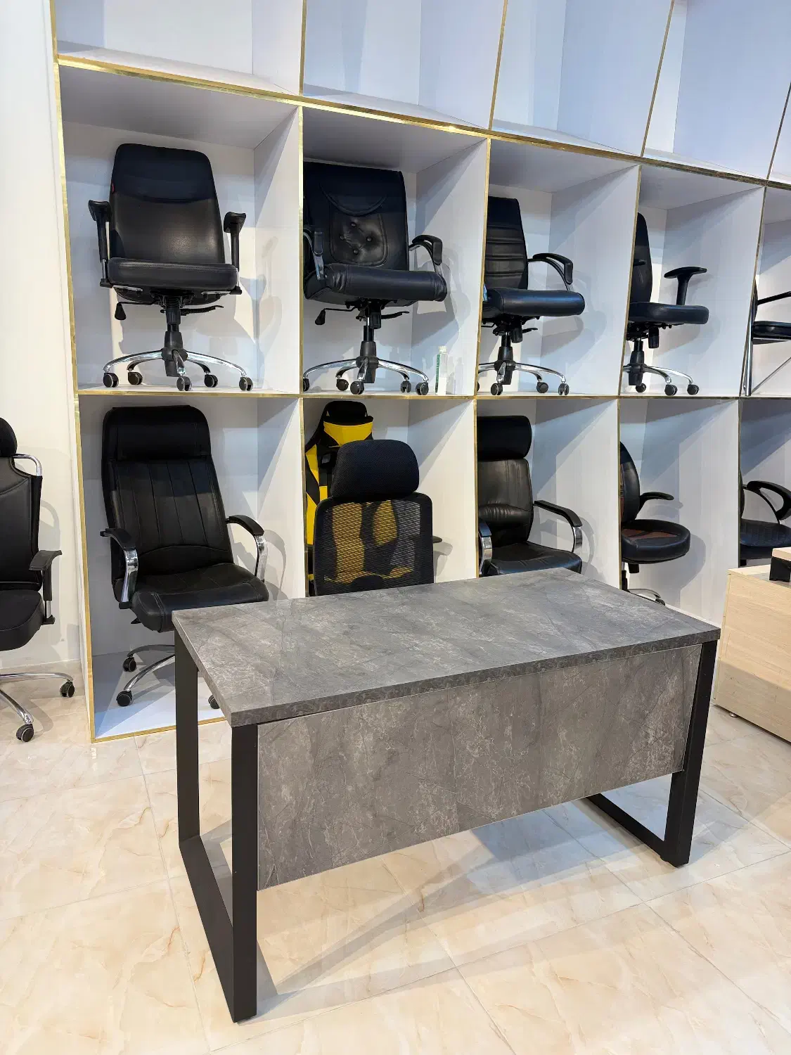 میز مدیریت پایه فلزی|مبلمان اداری|کهریزک, |دیوار