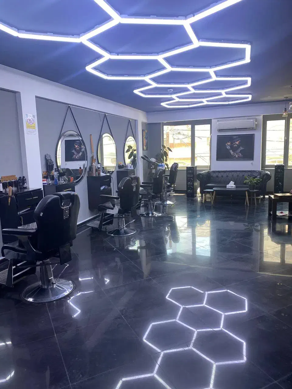 آرایشگر حرفه ای با مشتری با شرایط فوق العاده|استخدام درمانی، زیبایی، بهداشتی|مشهد, فلسطین|دیوار