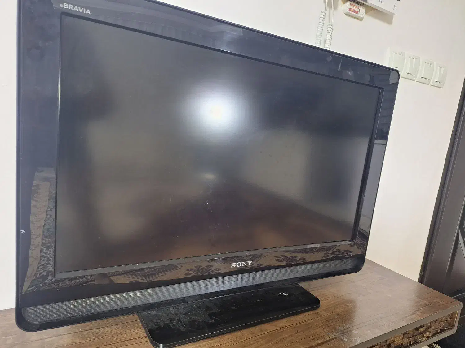 تلویزیون ال سی دی۳۲ اینچ سونی و زیر تلویزیونی|تلویزیون و پروژکتور|قروه, |دیوار