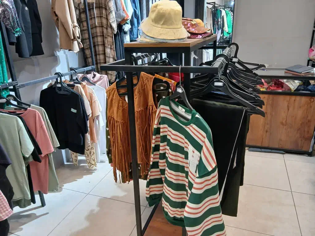 رگال وویترین لباس فروشی زنانه|فروشگاه و مغازه|گرگان, |دیوار