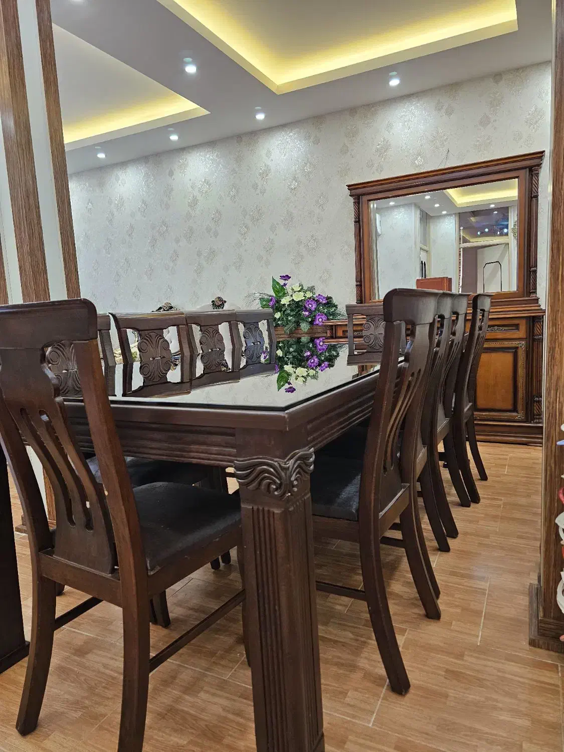 میز غذاخوری ۱۰ نفره و آینه کنسول در حد نو|میز و صندلی غذاخوری|ماکو, |دیوار