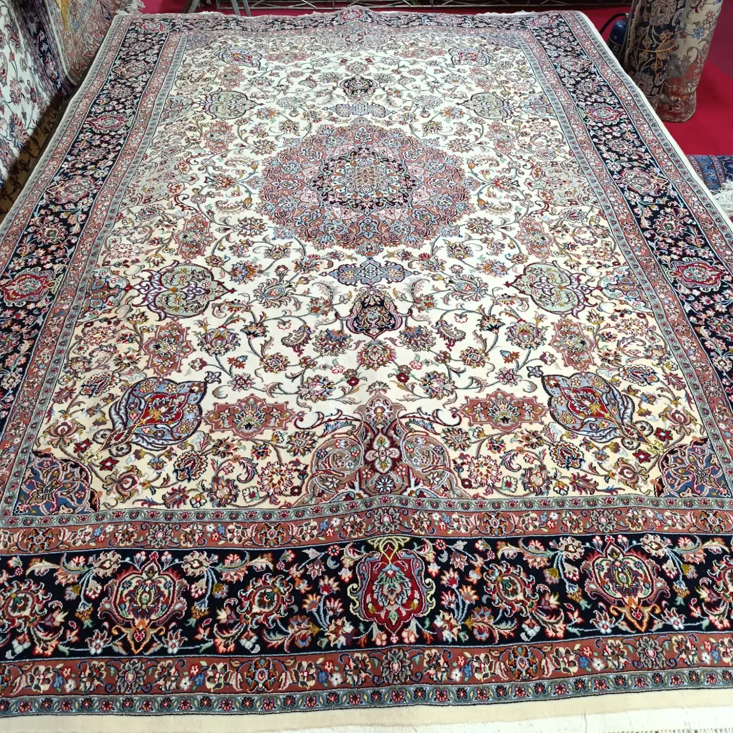 جفت ۹متری طرح اصفهان گل ابریشم|فرش|تهران, سنائی|دیوار