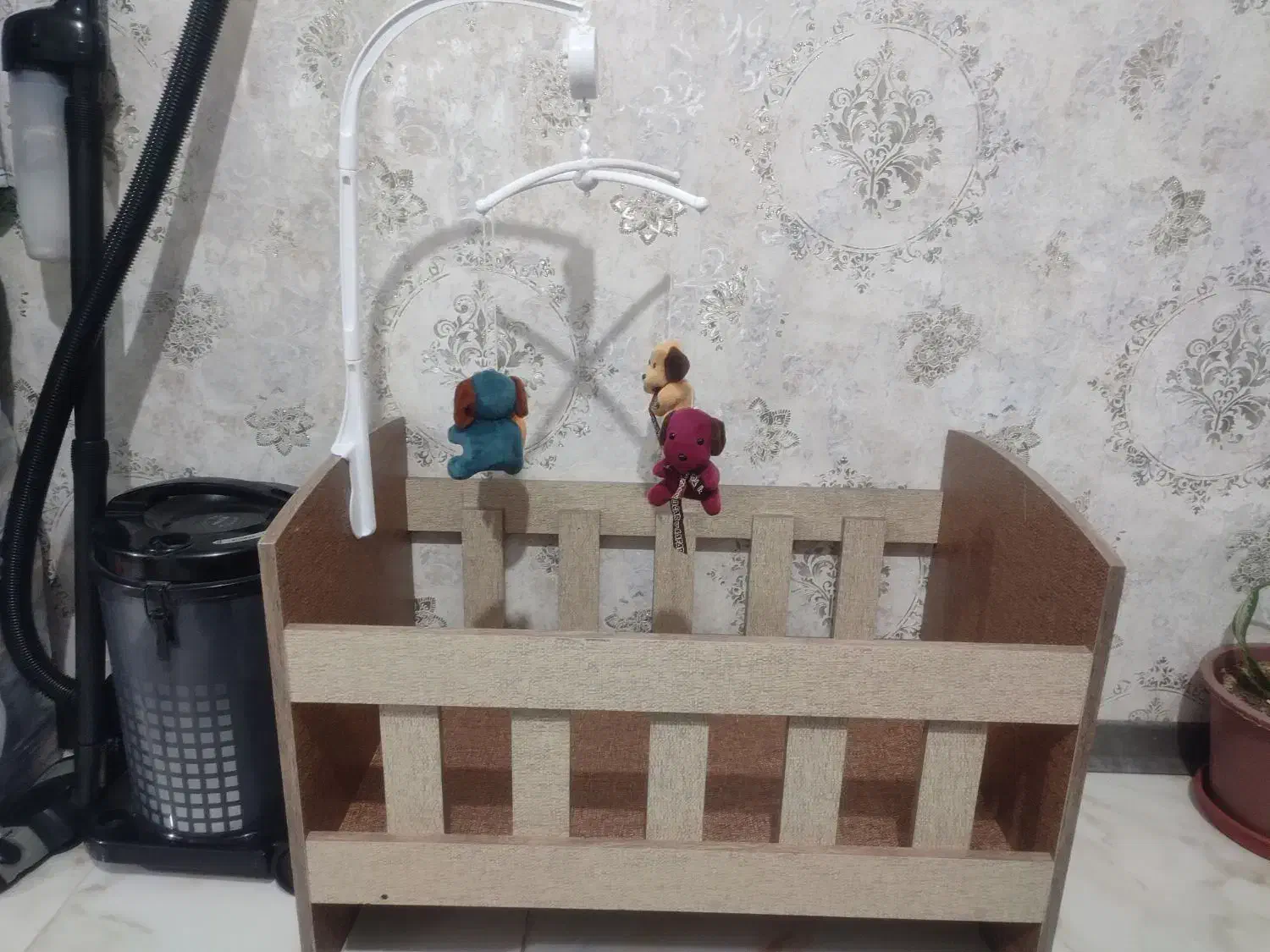 تخت و گهواره نوزاد|تخت و سرویس خواب|اصفهان, زاجان|دیوار