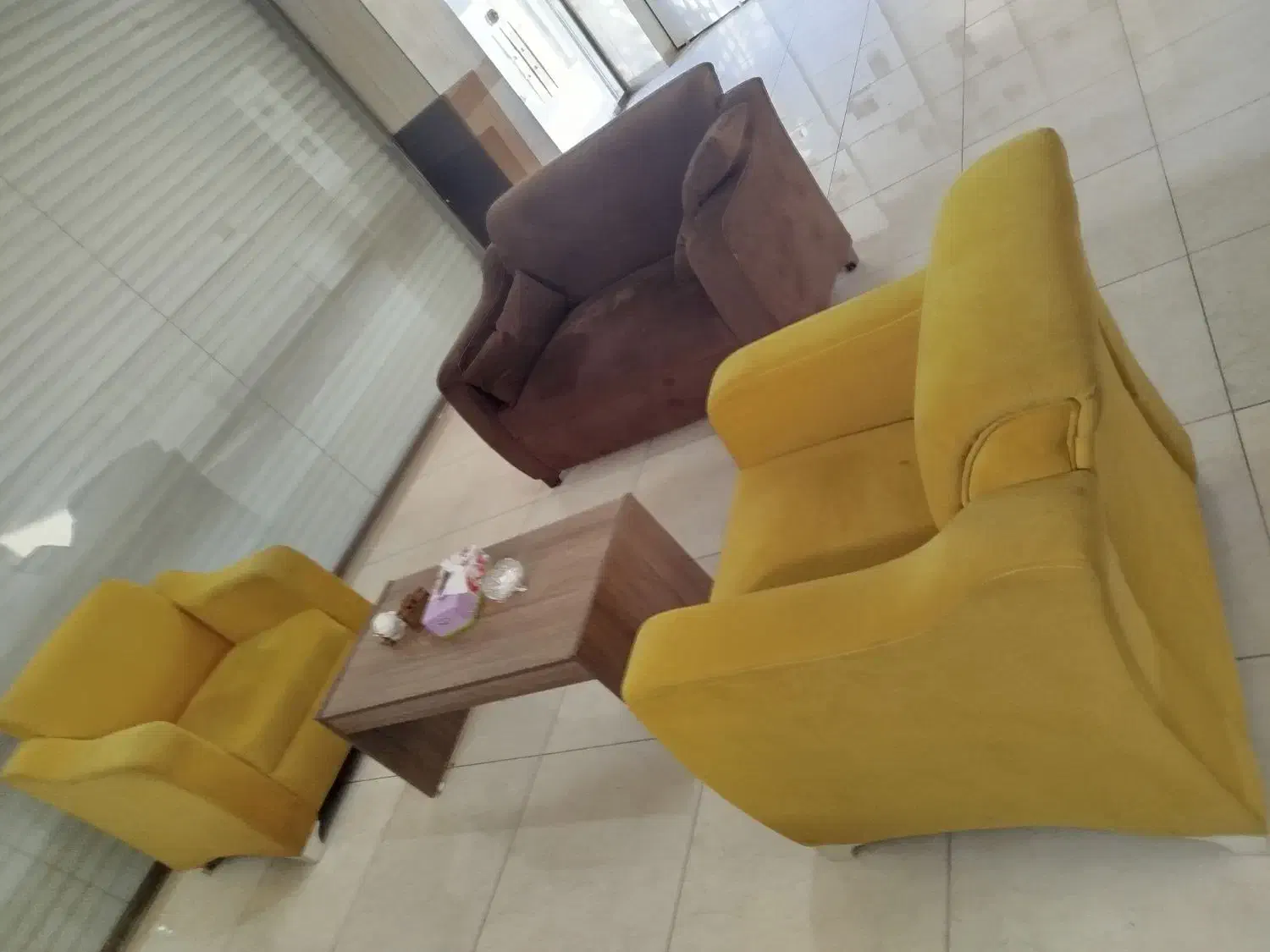 فروش مبل ۴ نفره + میز جلومبلی|مبلمان خانگی و میز عسلی|ماکو, |دیوار