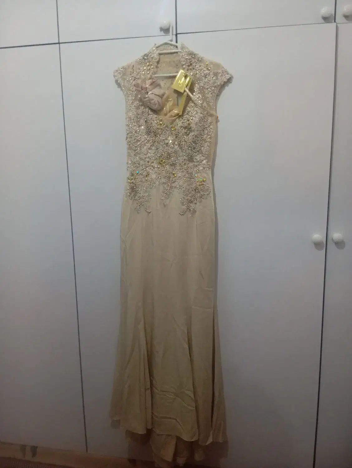 لباس مجلسی زنانه|لباس|شیراز, کوشک میدان|دیوار