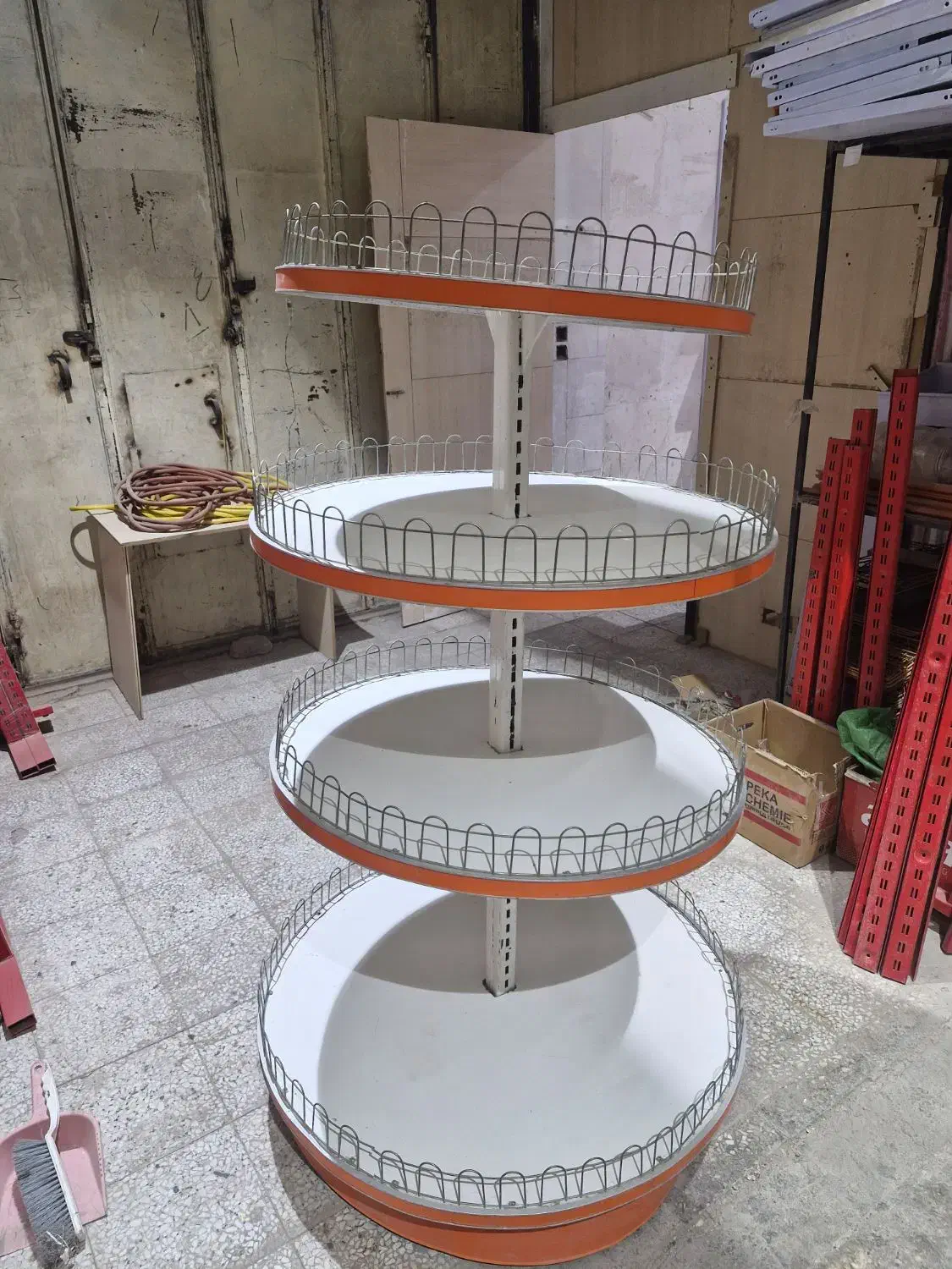 قفسه گرد ۴ طبقه بزرگ|فروشگاه و مغازه|زاهدان, |دیوار