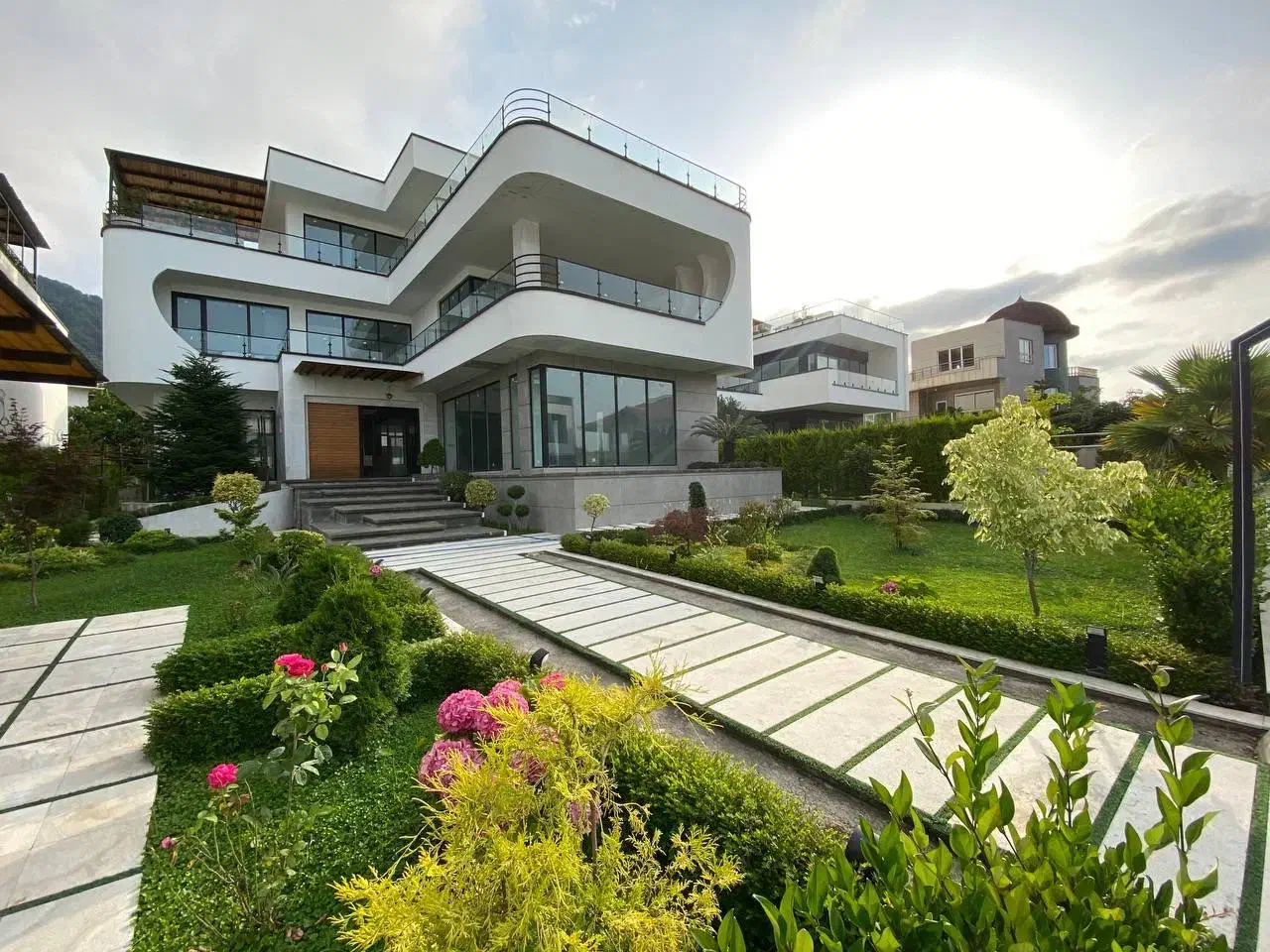 ویلا۶۱۰متری لوکس/شهرک یه تیپ/نجارده|فروش خانه و ویلا|نوشهر, |دیوار