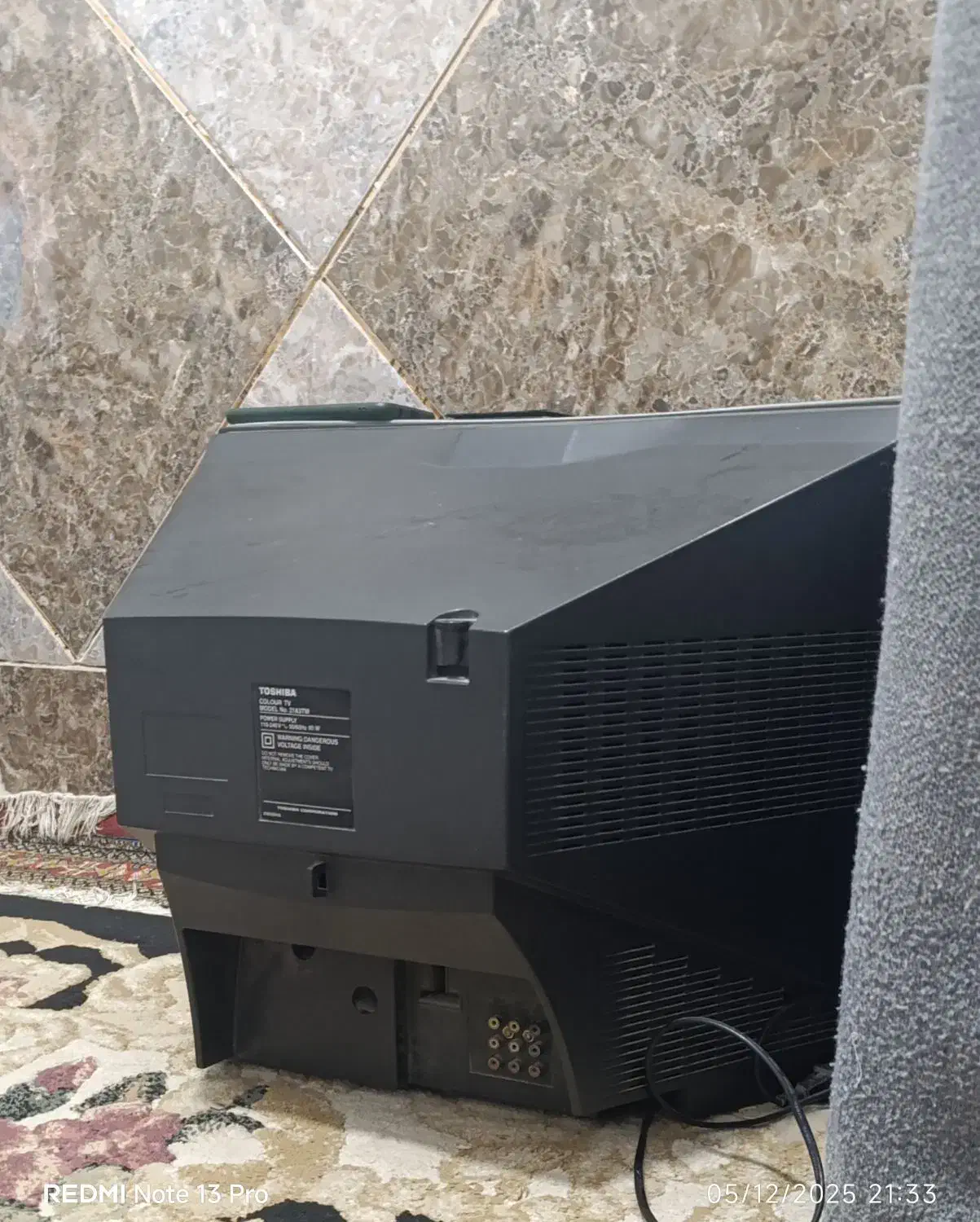 یک عدد تلوزیون|تلویزیون و پروژکتور|کارون, |دیوار