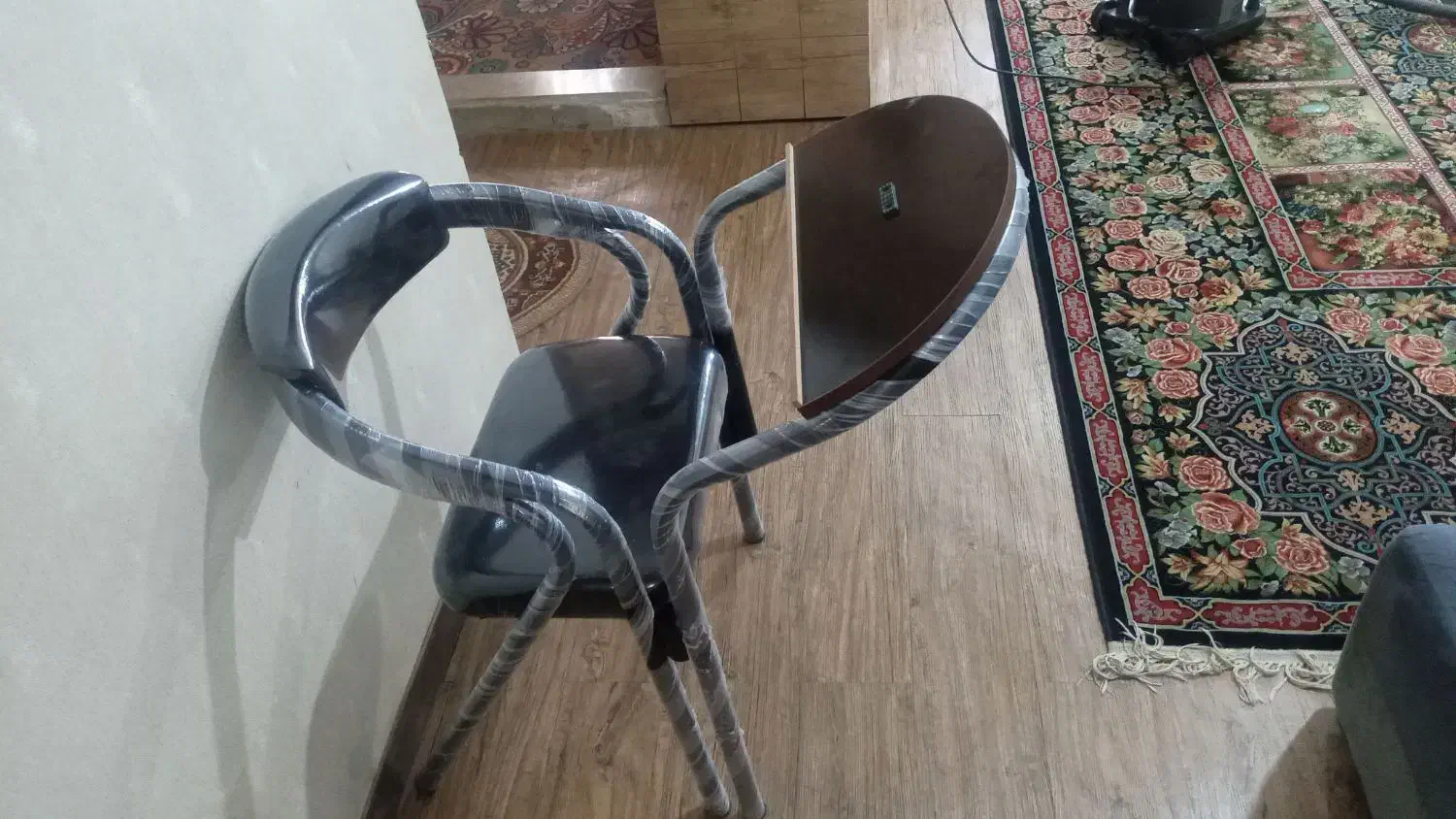 صندلی نماز|صندلی و نیمکت|گلبهار, شهر جدید گلبهار|دیوار