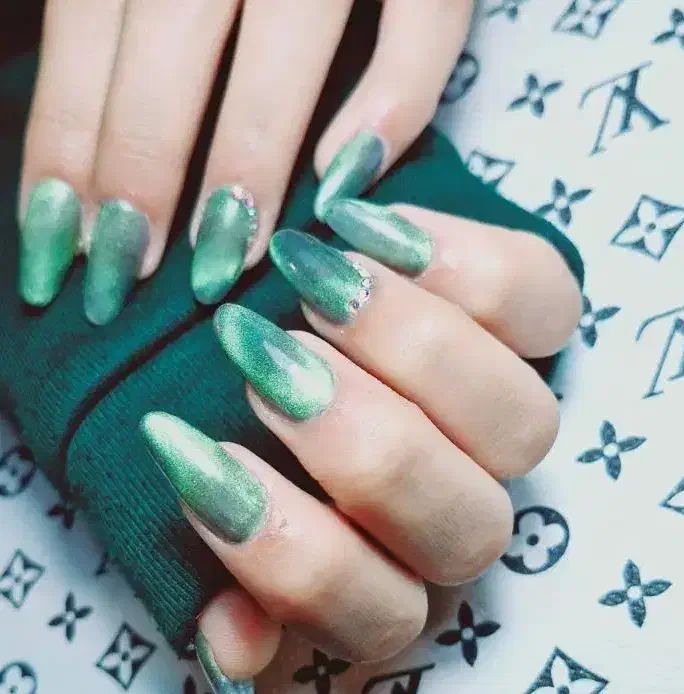 خدمات کاشت ناخن و..|خدمات آرایشگری و زیبایی|زرند, |دیوار