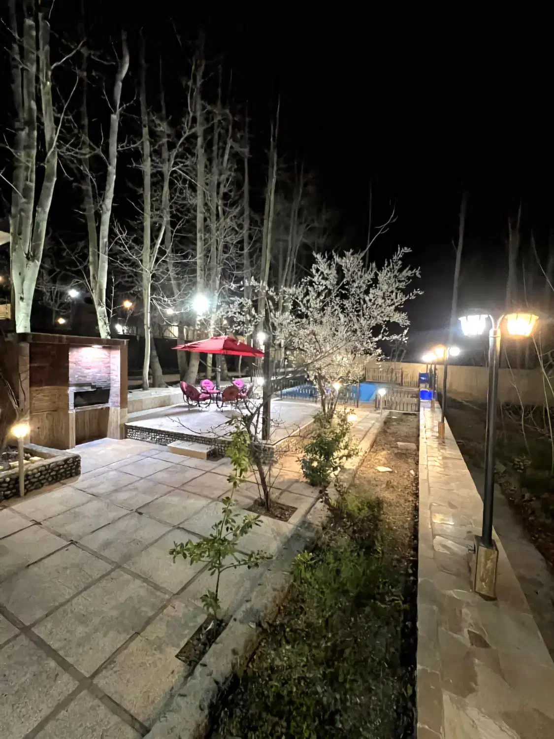 اجاره ویلا لب اب استخردار باغبهادران|اجارهٔ کوتاه‌مدت ویلا و باغ|باغ بهادران, |دیوار