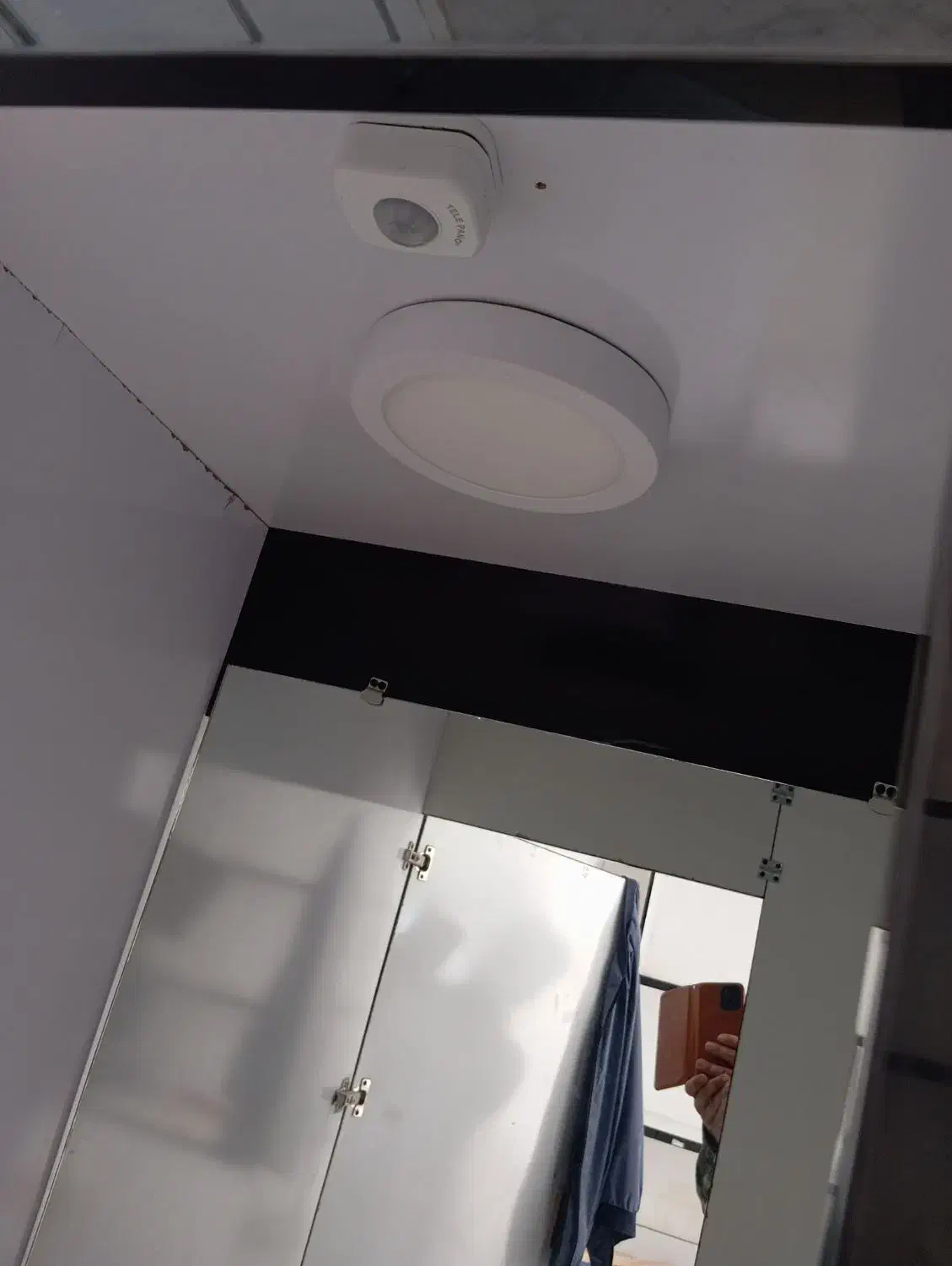 اتاق پرو‌ف ، میز ، دزد گیر و تگ و  مانکن مردانه|فروشگاه و مغازه|خمین, |دیوار