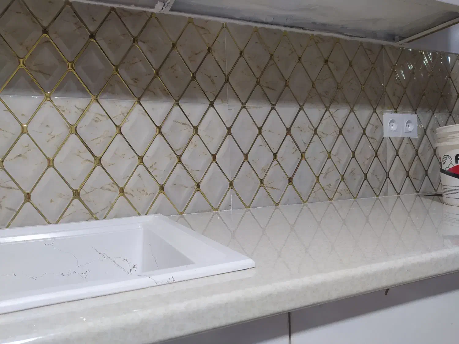 ‌بندکشی وکاشی چسبی وبین کابینتی وخرده کاری|خدمات پیشه و مهارت|بجنورد, |دیوار