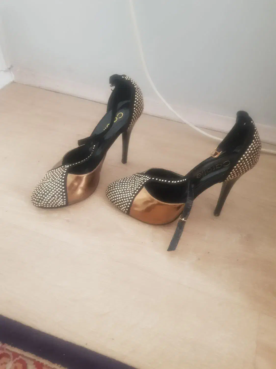 یک جفت کفش پاشنه ۱۰ سانت خارجی فوق العاده زیبا|کیف، کفش، کمربند|مشهد, سجاد شهر|دیوار