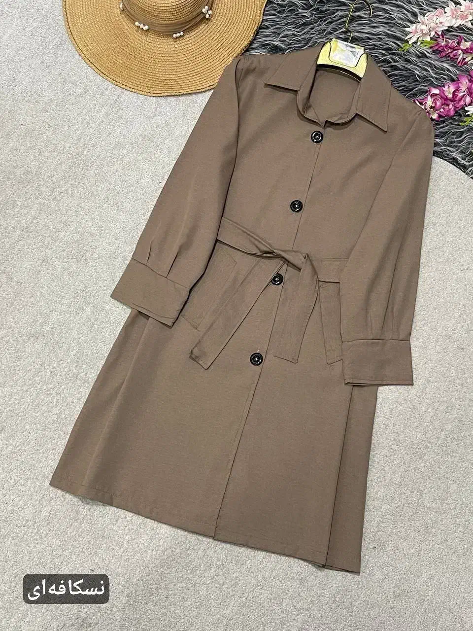 مانتو|لباس|مشهد, کارمندان دوم|دیوار