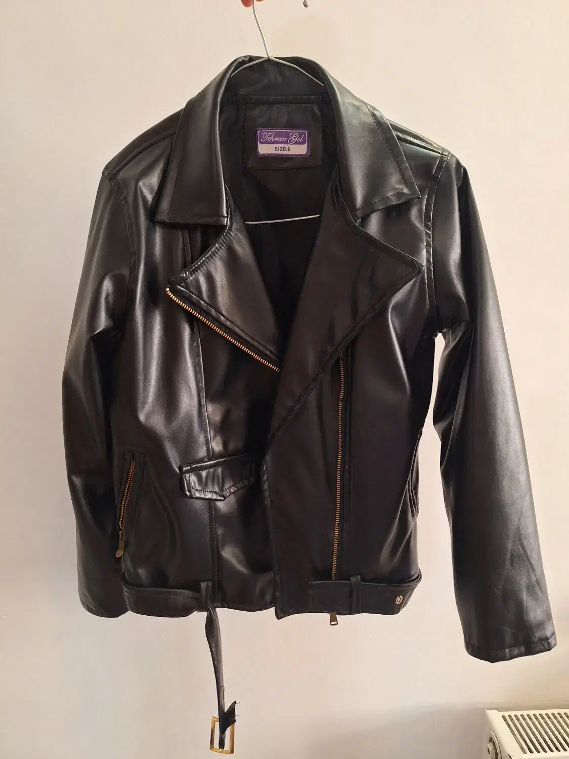 لباس|لباس|گلبهار, شهر جدید گلبهار|دیوار