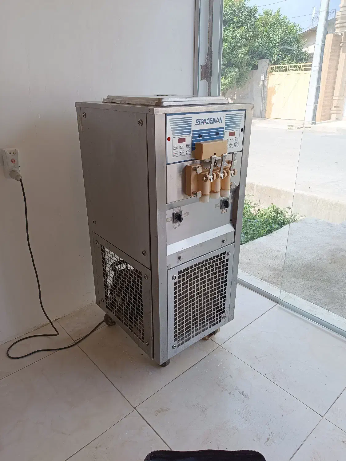 فروش دستگاه بستنی قیفی|کافیشاپ و رستوران|بهشهر, |دیوار