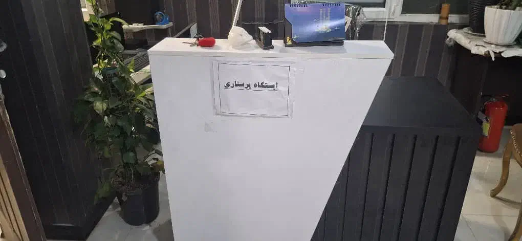 یک میز کانتر نو|دفتر کار|پرند, فاز ۵|دیوار