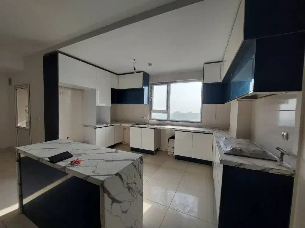 نگین غرب اردستانی ۱۳۵متر ۳خواب ویو شمال و جنوب