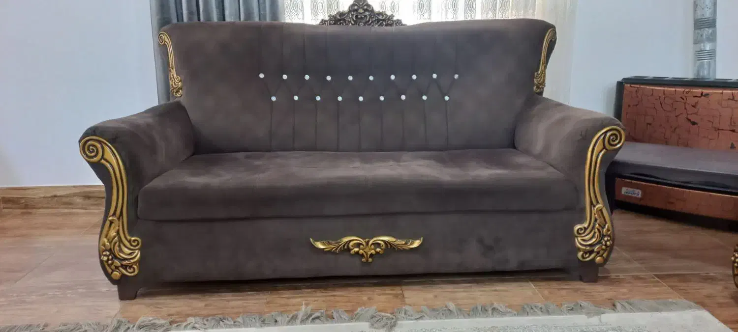 مبل 7 نفره بسیار تمیز|مبلمان خانگی و میز عسلی|قرق, |دیوار