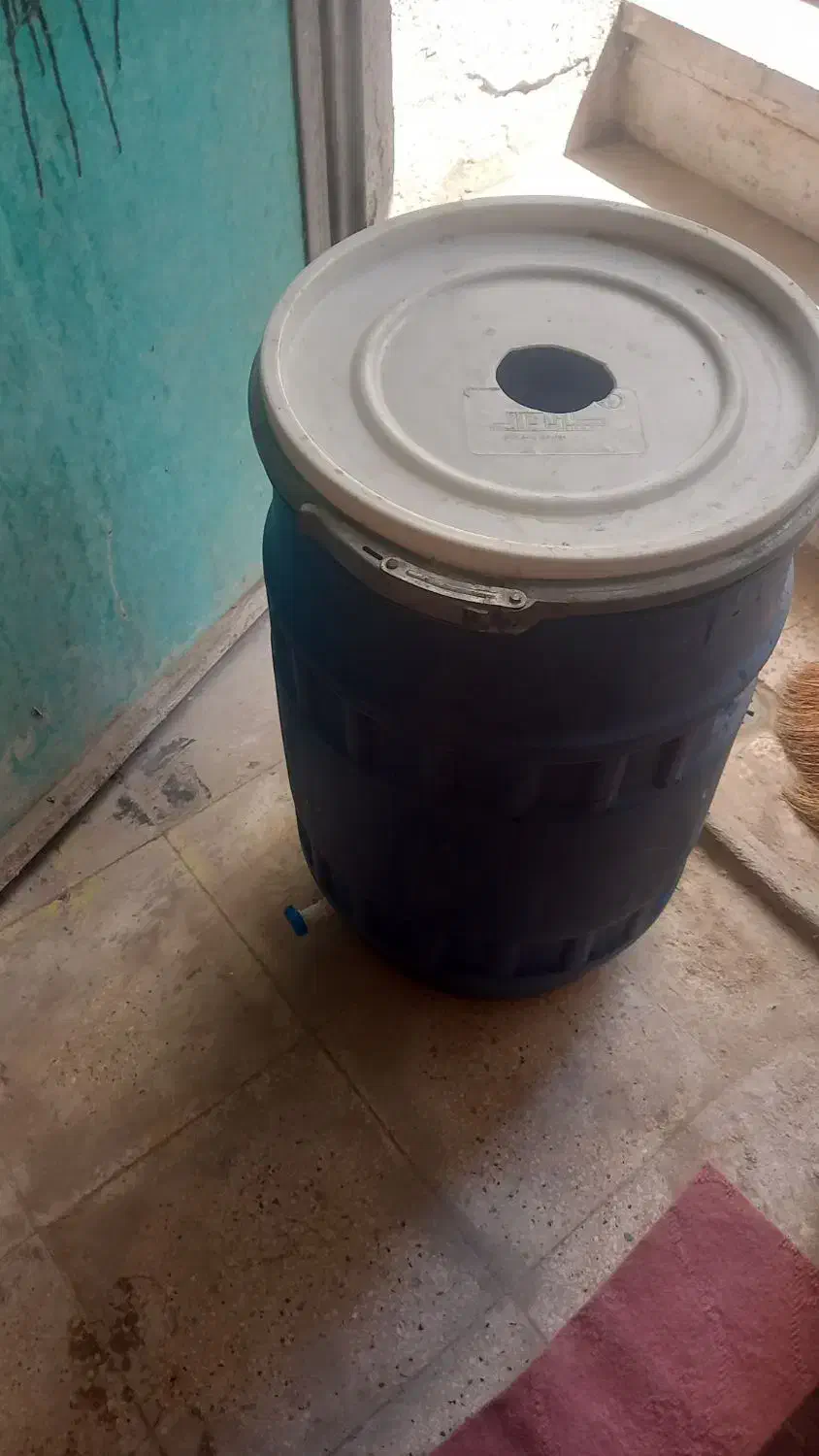 دبهای ۱۸ لیتری و ۶۰ لیتری به فروش میرسد|ظروف نگهدارنده، پلاستیکی، یکبارمصرف|تهران, شهرک چیتگر|دیوار