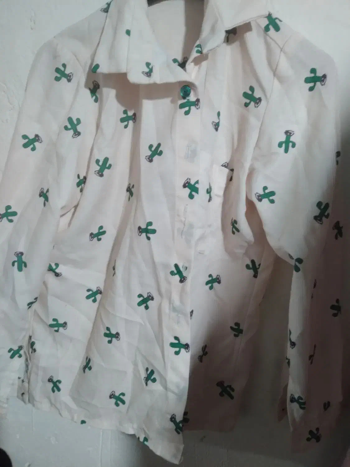 تعداد زیادی لباس|لباس|لنگرود, |دیوار