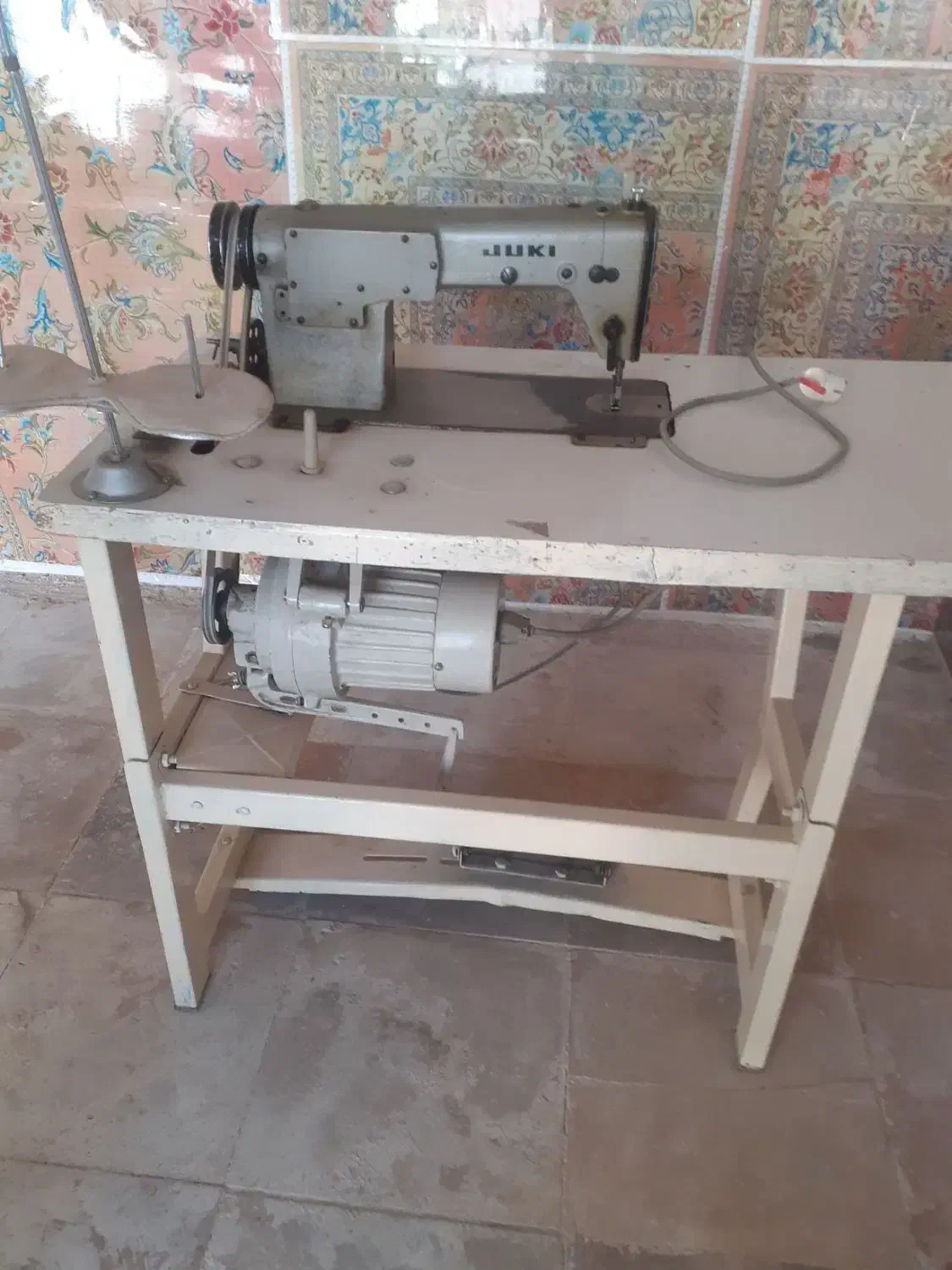 چرخ خیاطی|چرخ خیاطی و ریسندگی|ایوان, |دیوار