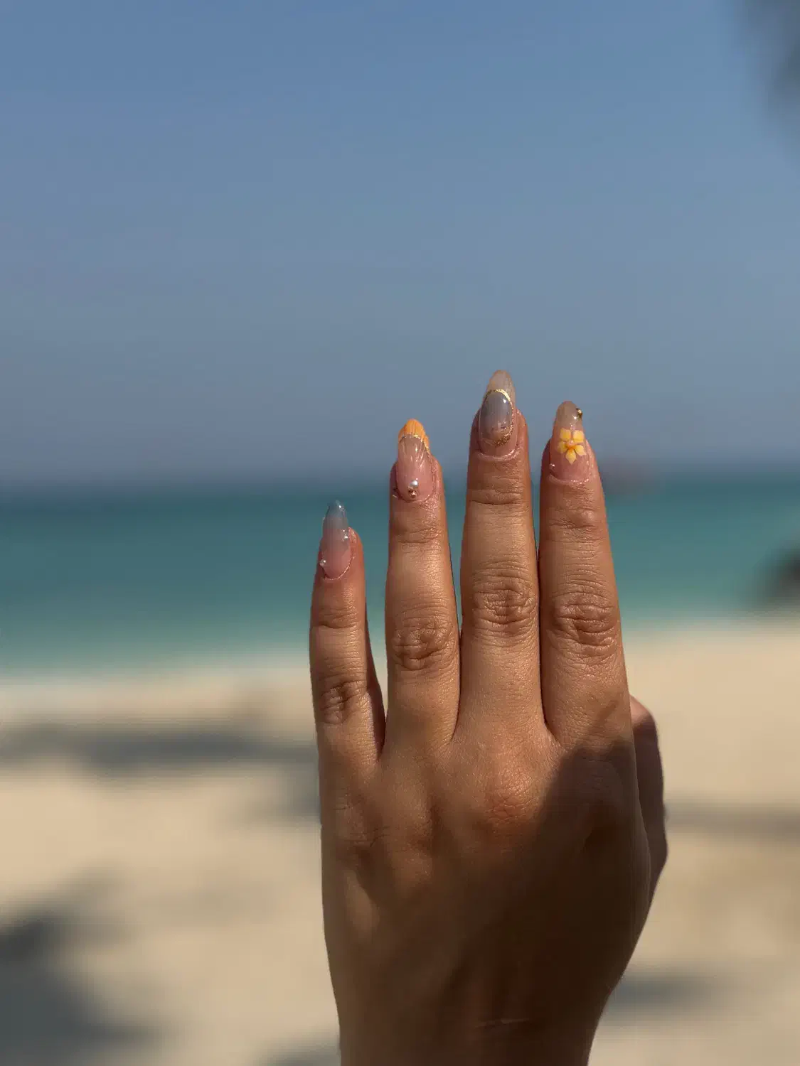 ارائه خدمات ناخن|خدمات آرایشگری و زیبایی|کیش, |دیوار