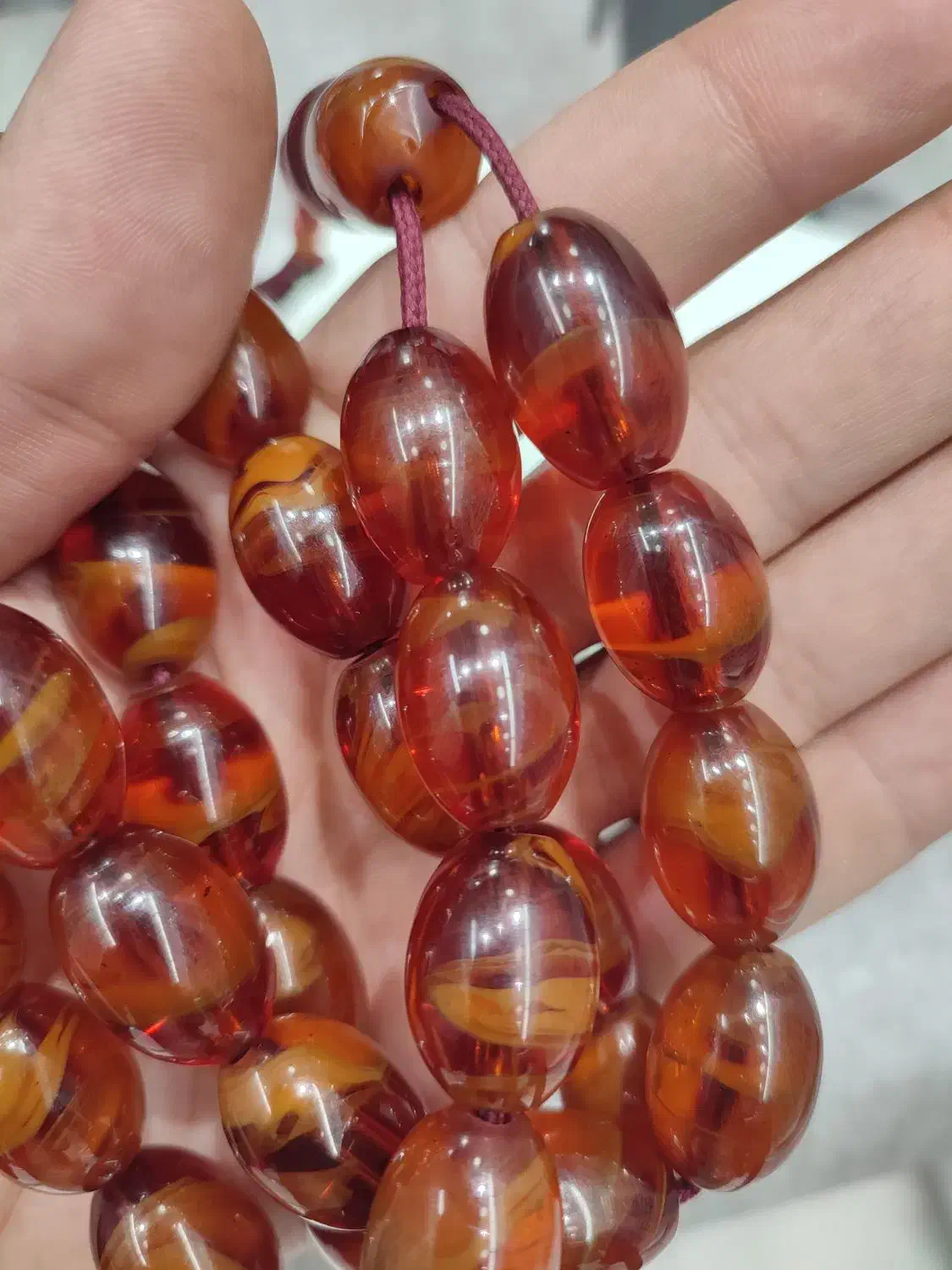 تسبیح کهربا کهنه|کلکسیون اشیاء عتیقه|مهاباد (آذربایجان غربی), |دیوار