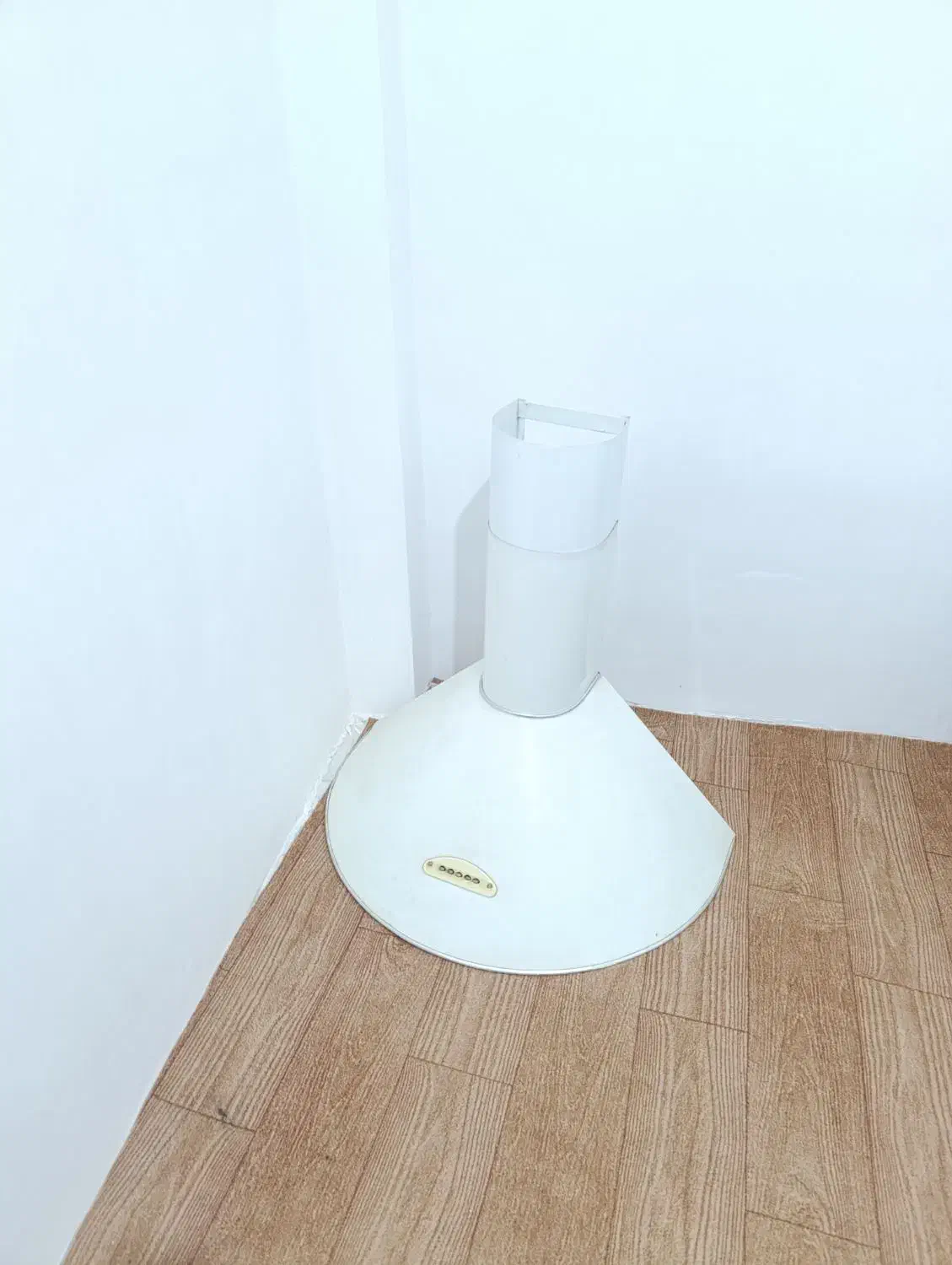 هود سالم|هود|سراب, |دیوار