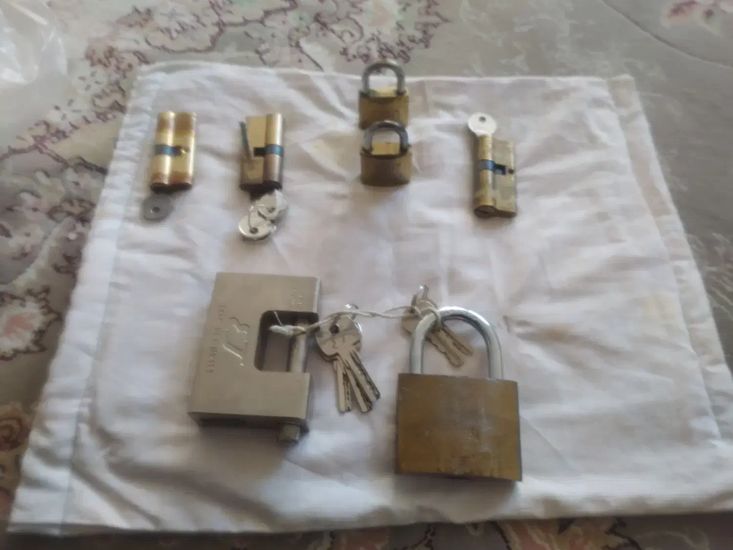 فروش تعدادی قفل کتابی و قفل در چوبی قفل در حیاط|ابزارآلات|شاهین‌شهر, گزبرخوار|دیوار