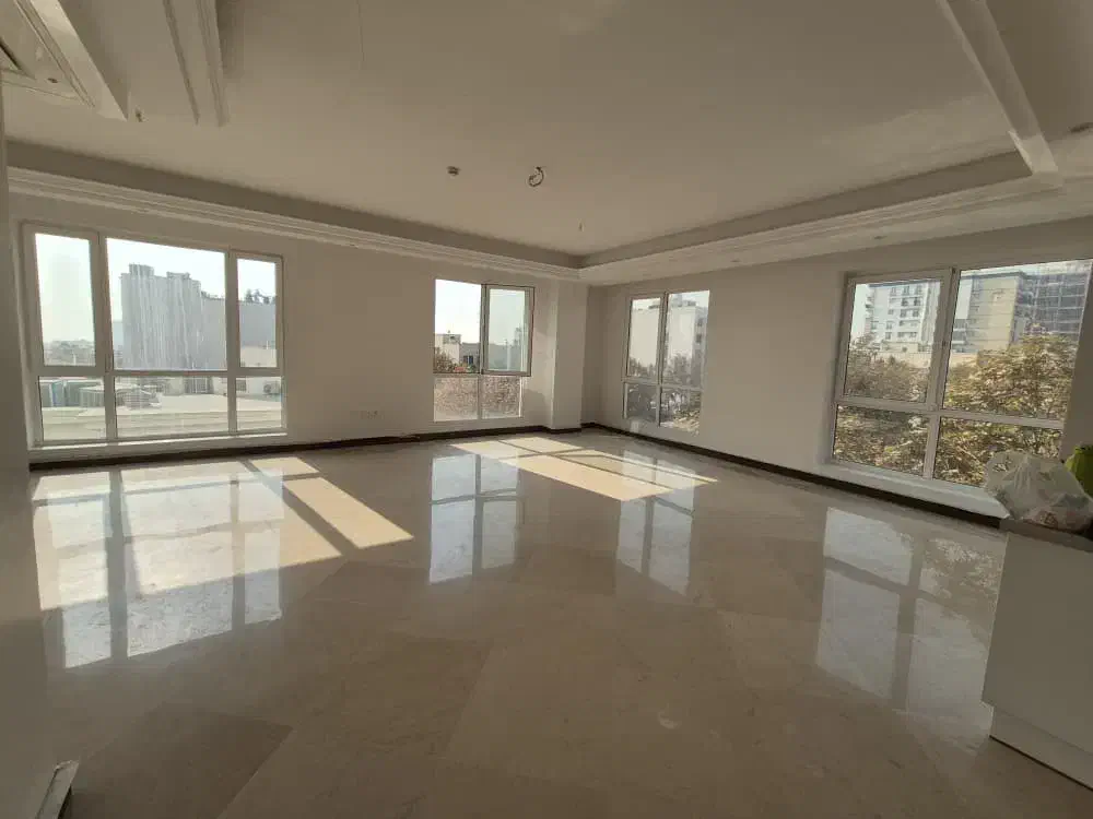 ۱۷۵ متر / تک واحدی / ۲ پارکینگ / دو طرف نور مستقیم