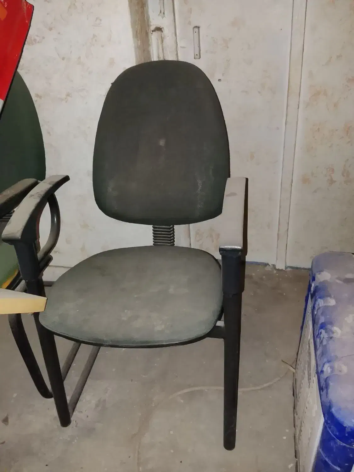 تعدادی صندلی سالم|صندلی و نیمکت|ورامین, شهرک مدرس|دیوار