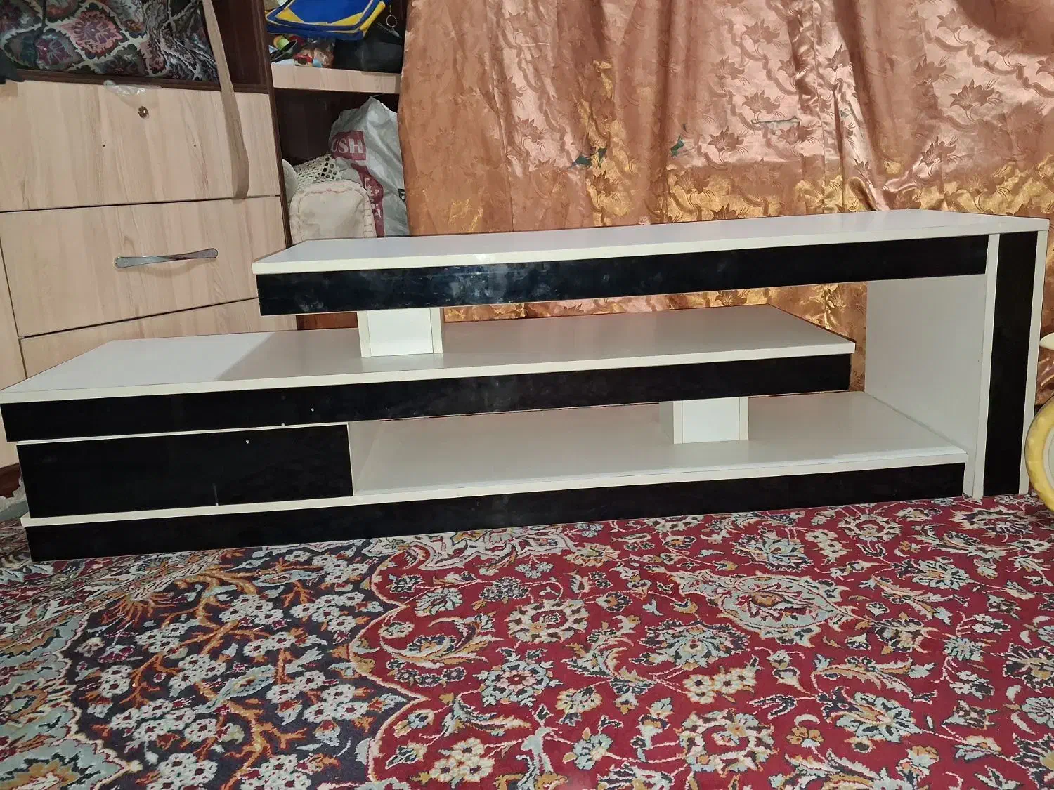 زیر تلویزیونی در حد نو|میز تلویزیون|فولادشهر, B4|دیوار