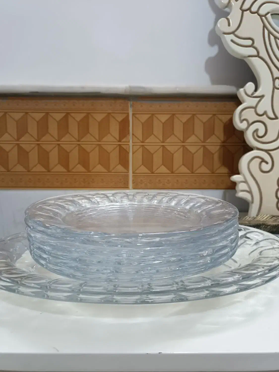 تعدادی ظروف در حد نو|ظروف سرو و پذیرایی|قم, نیروگاه|دیوار